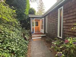 featured image of 9435 36th Ave Sw