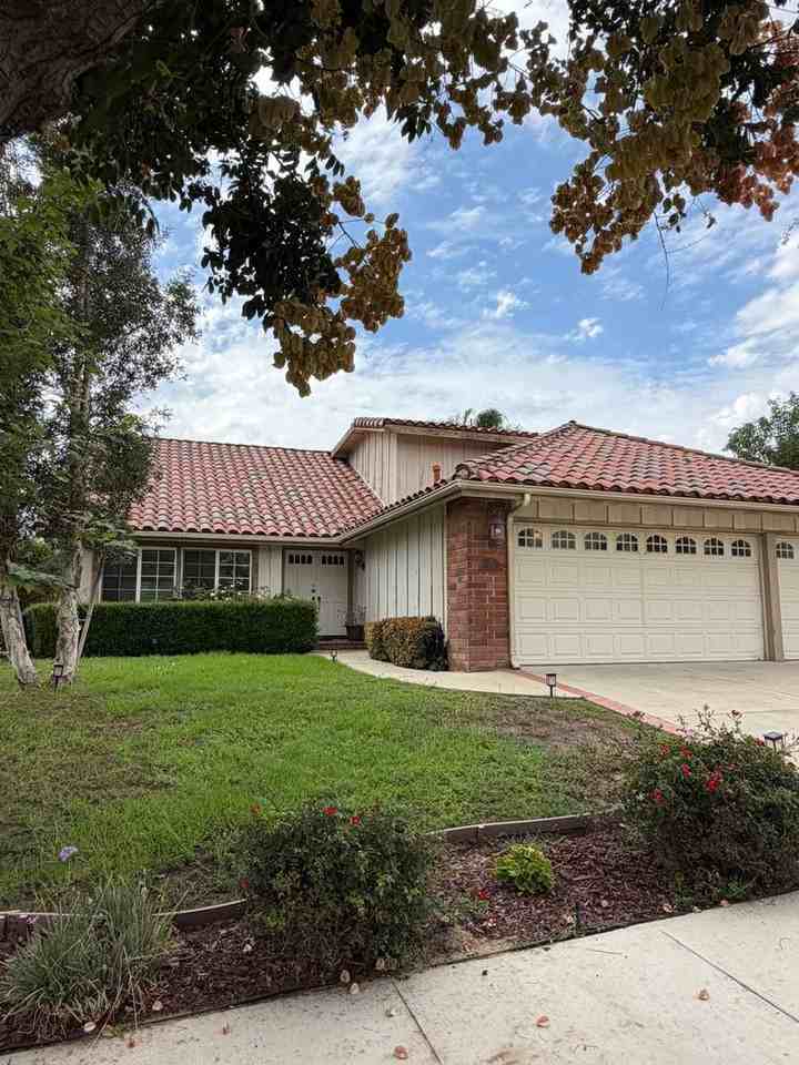 2863 Sapphire Ave - Photo 2 of 26