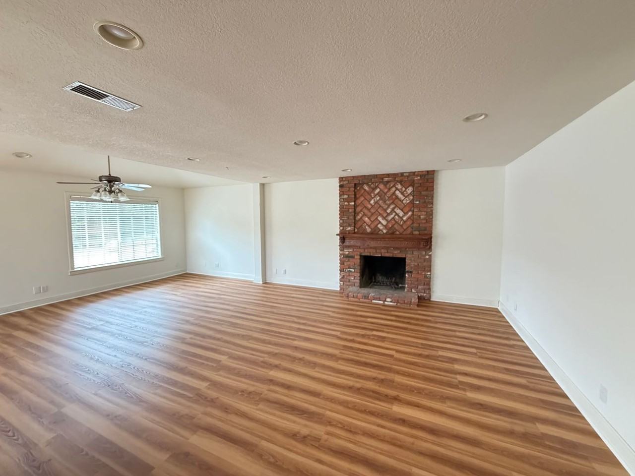 2863 Sapphire Ave - Photo 7 of 26