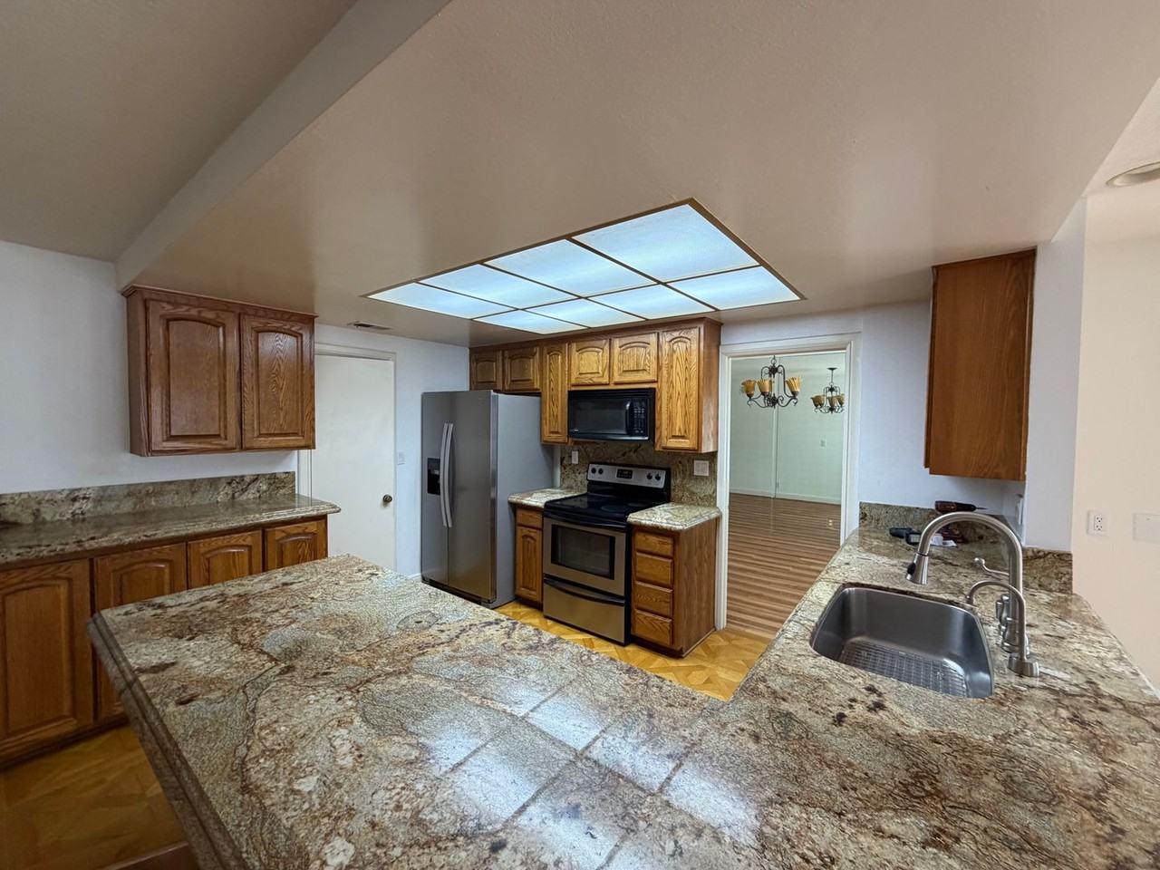 2863 Sapphire Ave - Photo 4 of 26