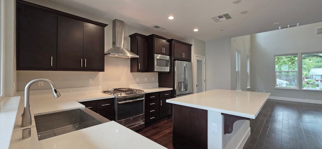 409 10th St - Photo 5 of 41