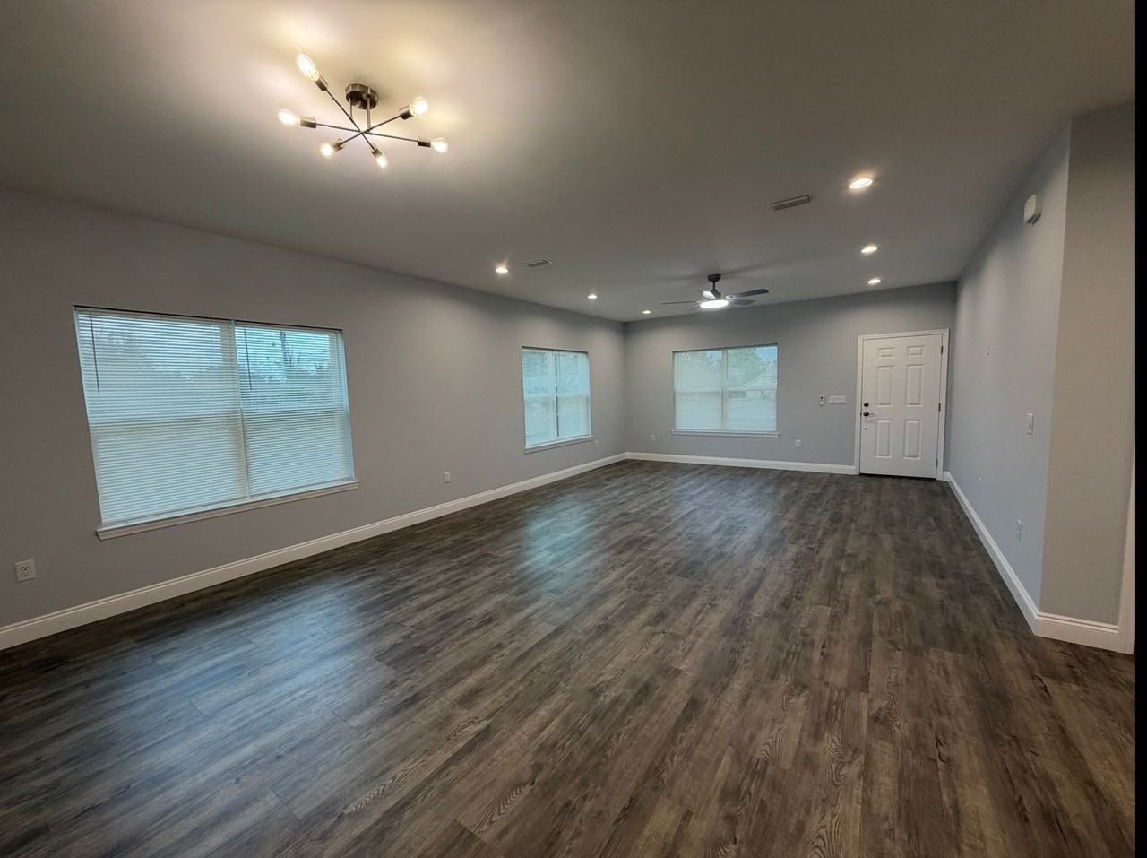 4207 Northshore Rd - Photo 2 of 3