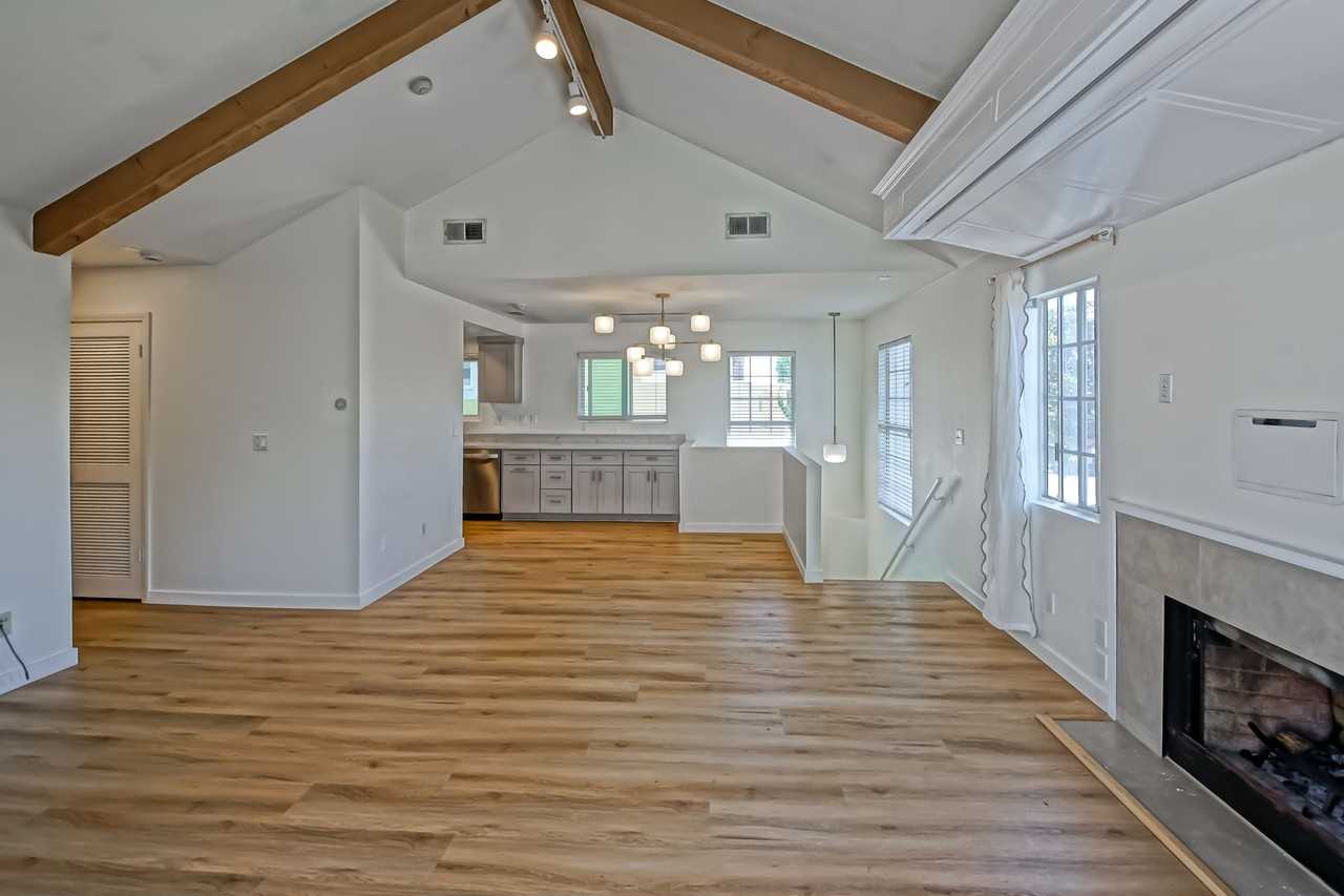 606 N Juanita Ave #1 - Photo 5 of 37