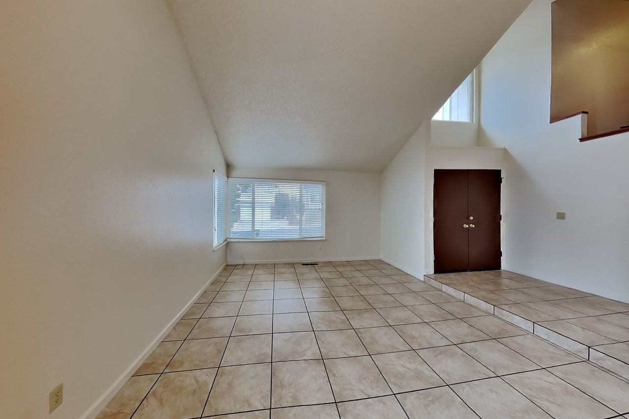 1091 Discovery Way - Photo 2 of 24