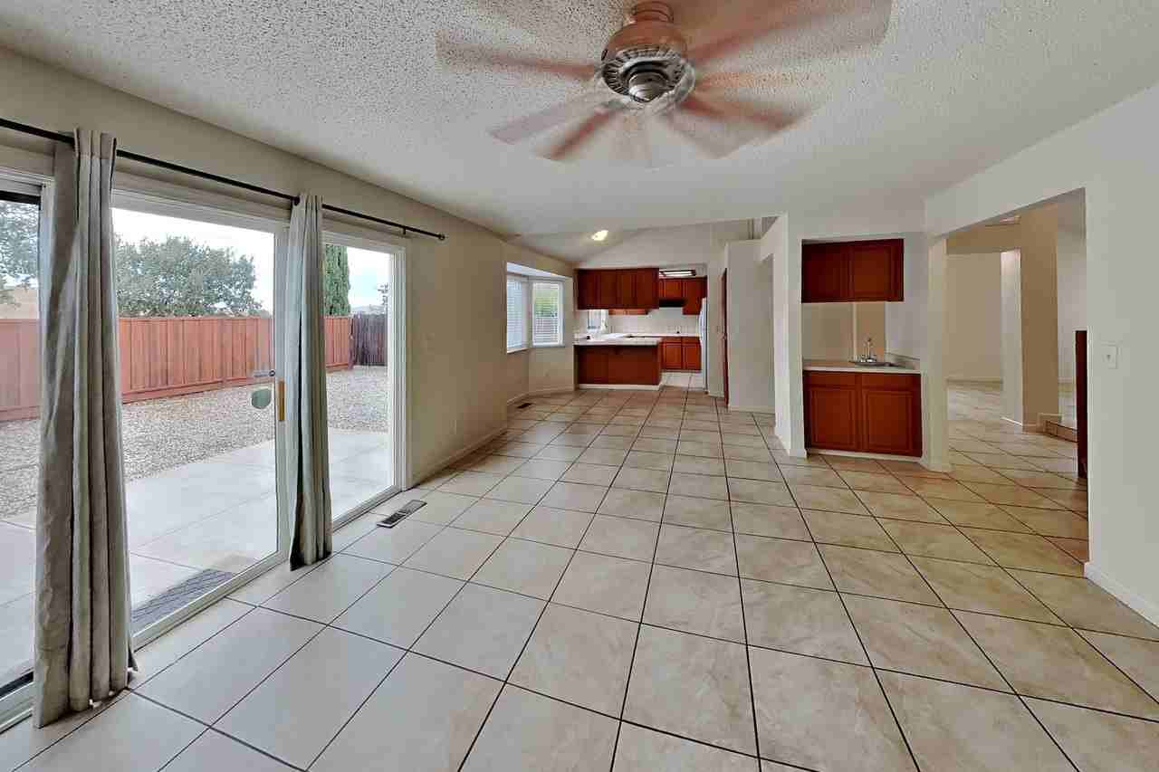 1091 Discovery Way - Photo 3 of 24