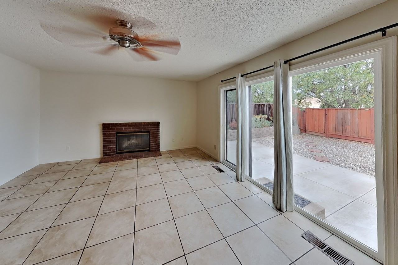 1091 Discovery Way - Photo 4 of 24