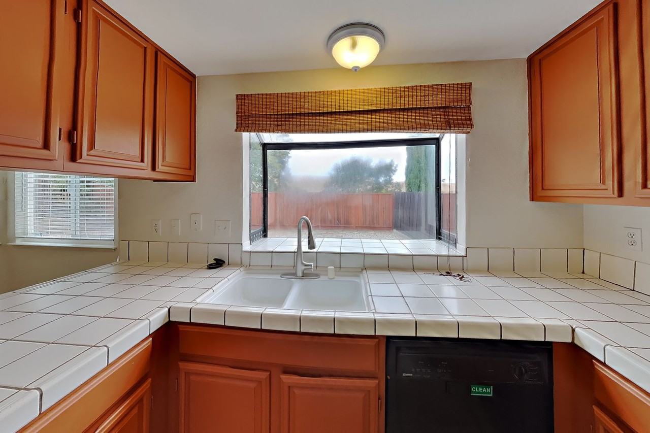 1091 Discovery Way - Photo 6 of 24