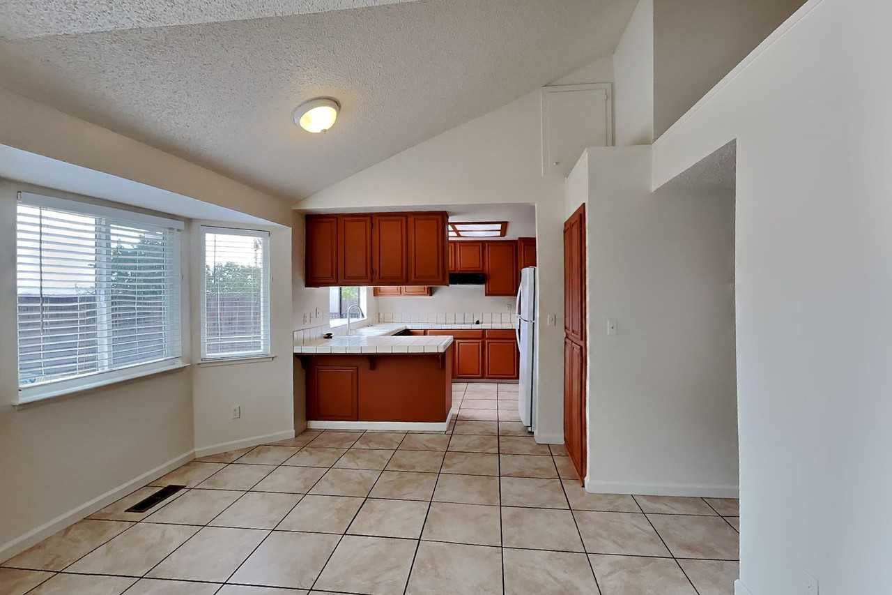 1091 Discovery Way - Photo 7 of 24