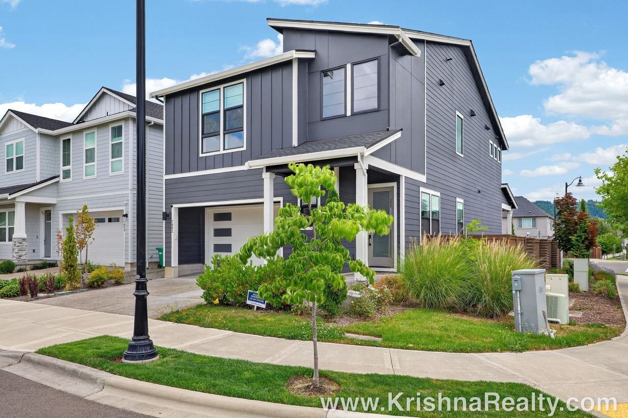7802 Nw 156th Ter - Photo 2 of 30
