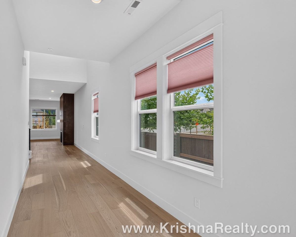 7802 Nw 156th Ter - Photo 3 of 30