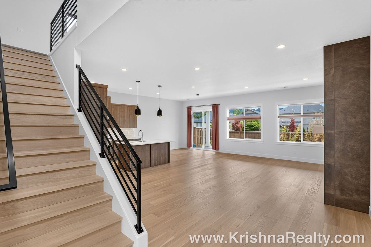 7802 Nw 156th Ter - Photo 4 of 30