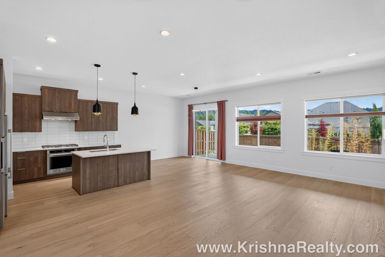 7802 Nw 156th Ter - Photo 5 of 30