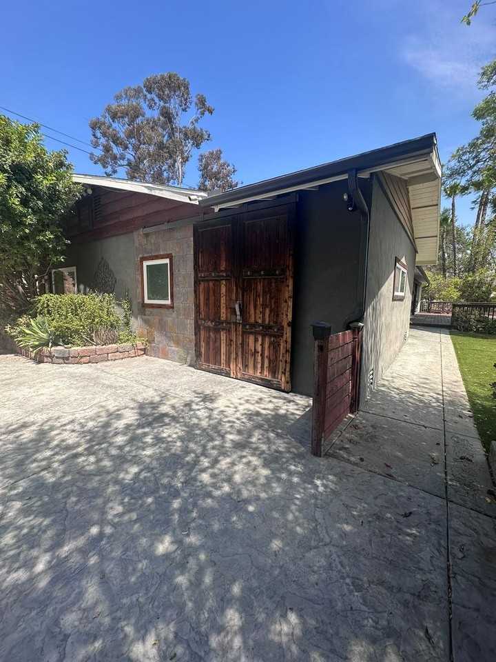 11555 Hi Ridge Rd - Photo 3 of 50