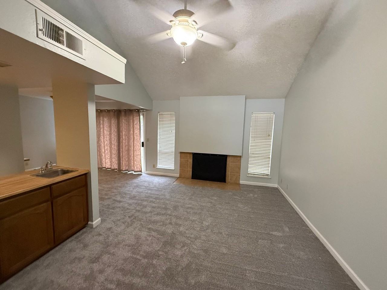 2526 Lagoon Ln - Photo 2 of 12