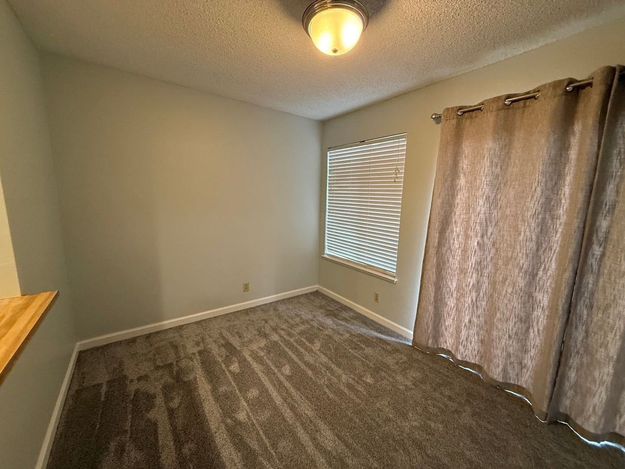 2526 Lagoon Ln - Photo 3 of 12