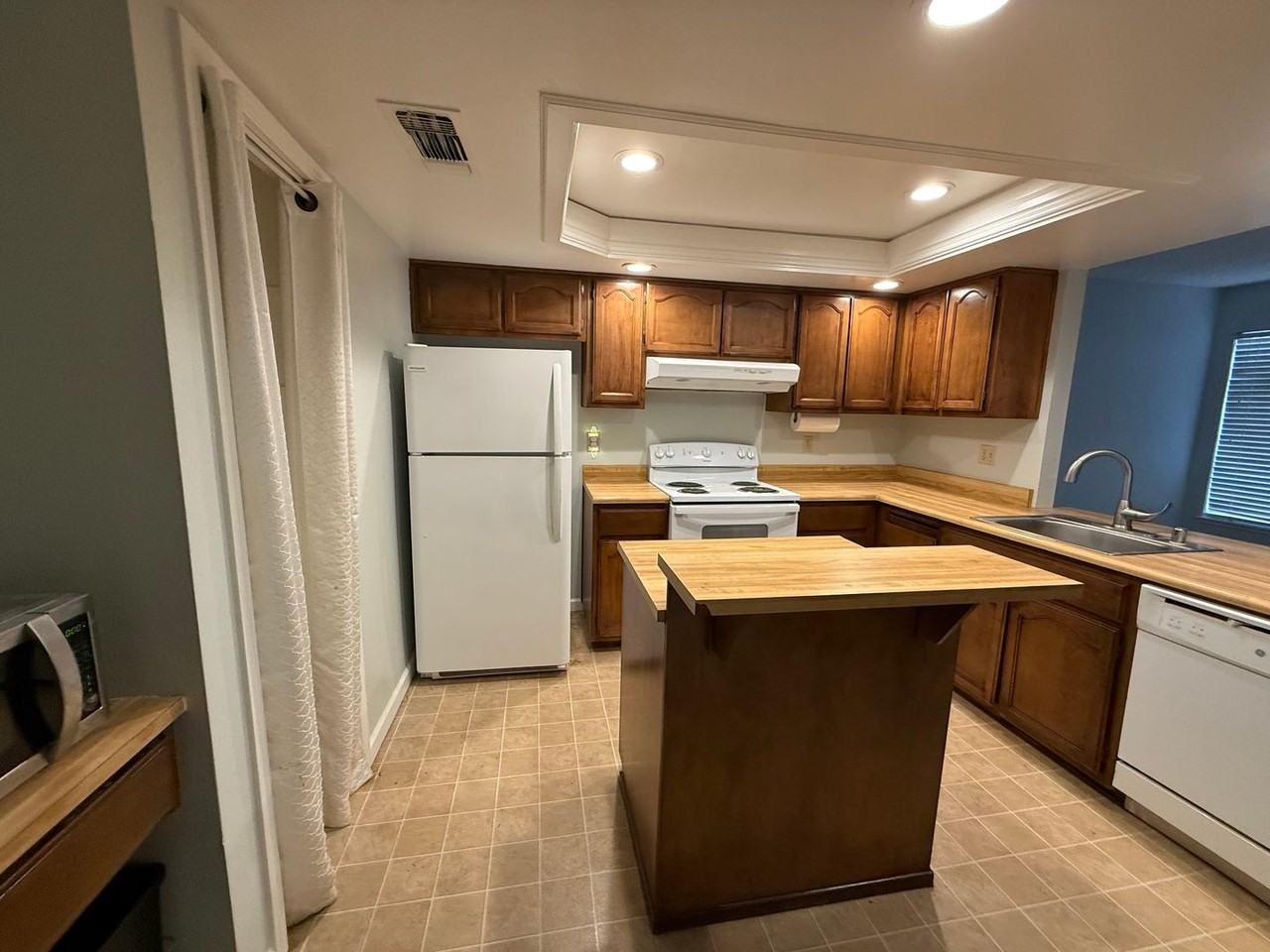 2526 Lagoon Ln - Photo 5 of 12