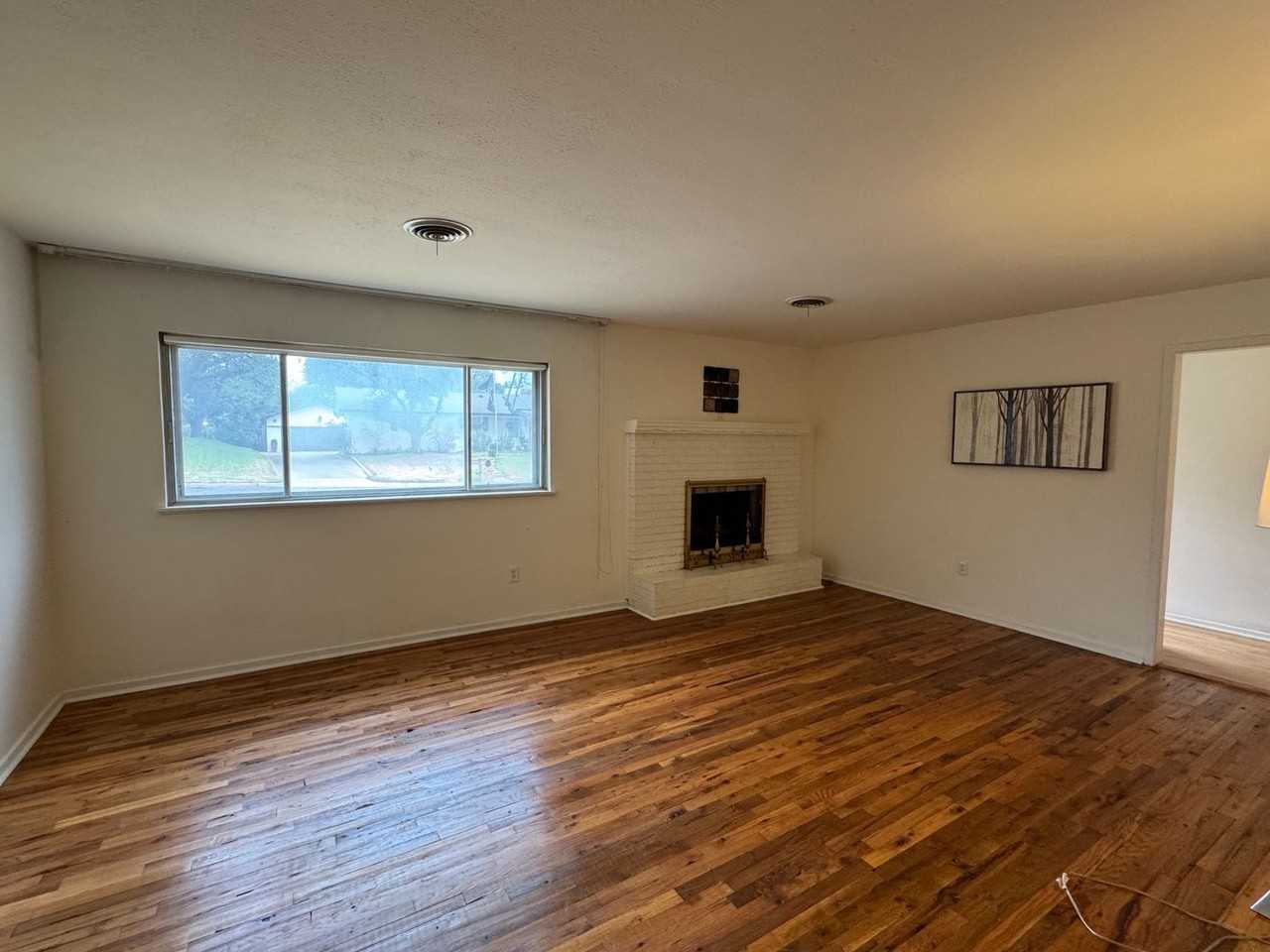 1608 Northcrest Dr - Photo 2 of 15