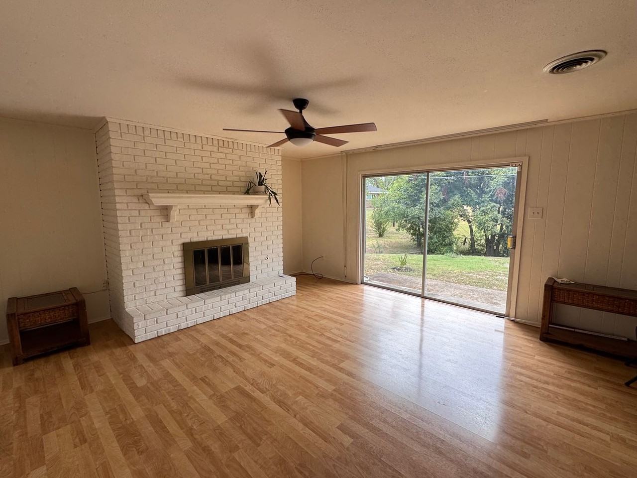 1608 Northcrest Dr - Photo 4 of 15