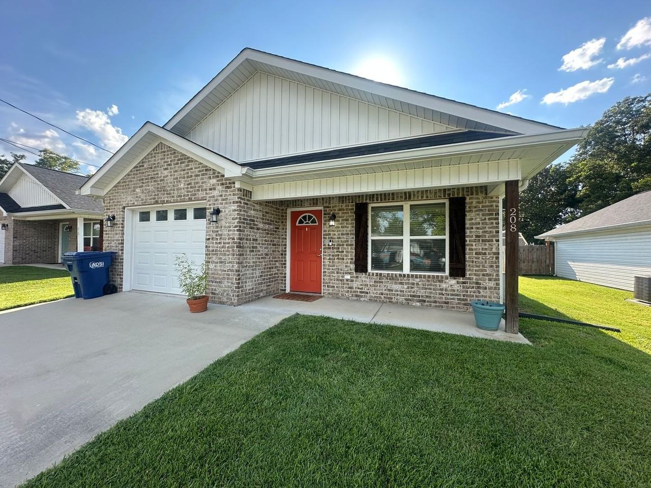 208 Mccullars Ln - Photo 2 of 20