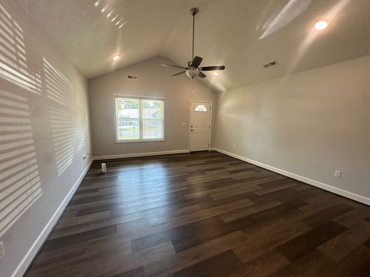 208 Mccullars Ln - Photo 3 of 20