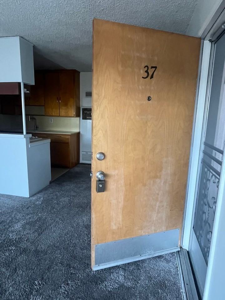 1329 E 1st St #37 - Photo 6 of 38