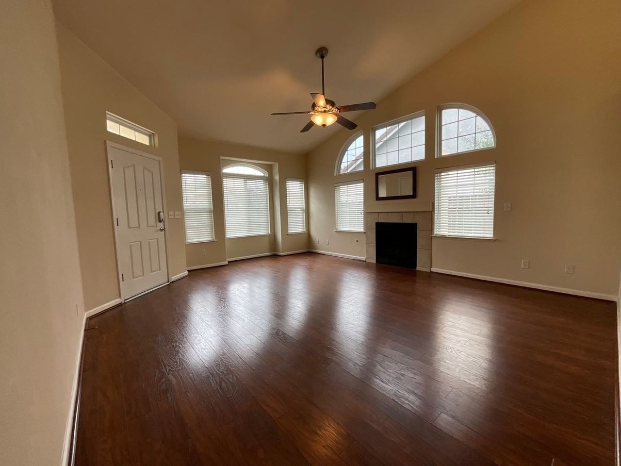 2820 E Eclipse Ave - Photo 2 of 17