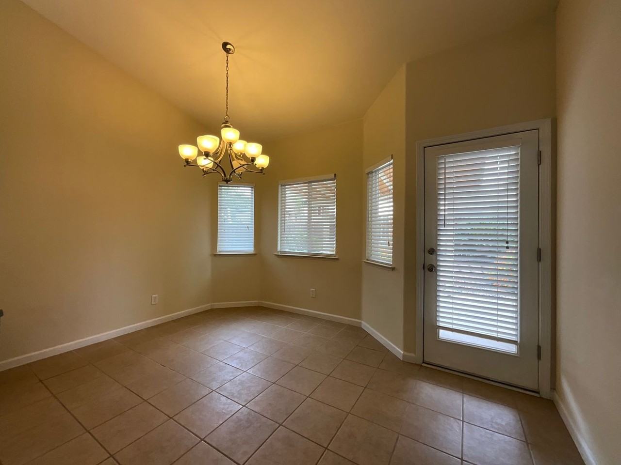 2820 E Eclipse Ave - Photo 6 of 17