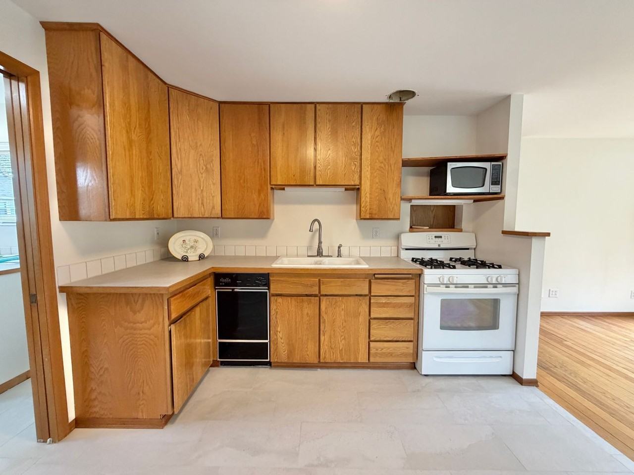 243 Apple St - Photo 5 of 20