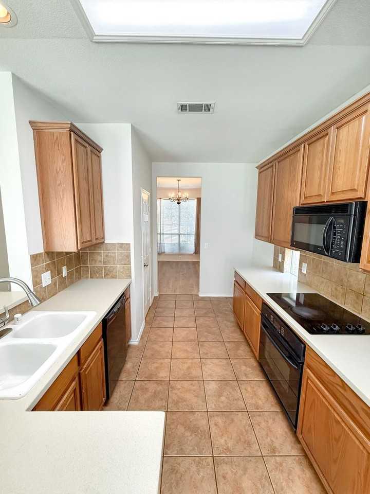 1740 1740 Hidden Brook  Dr. L/O - Photo 5 of 31