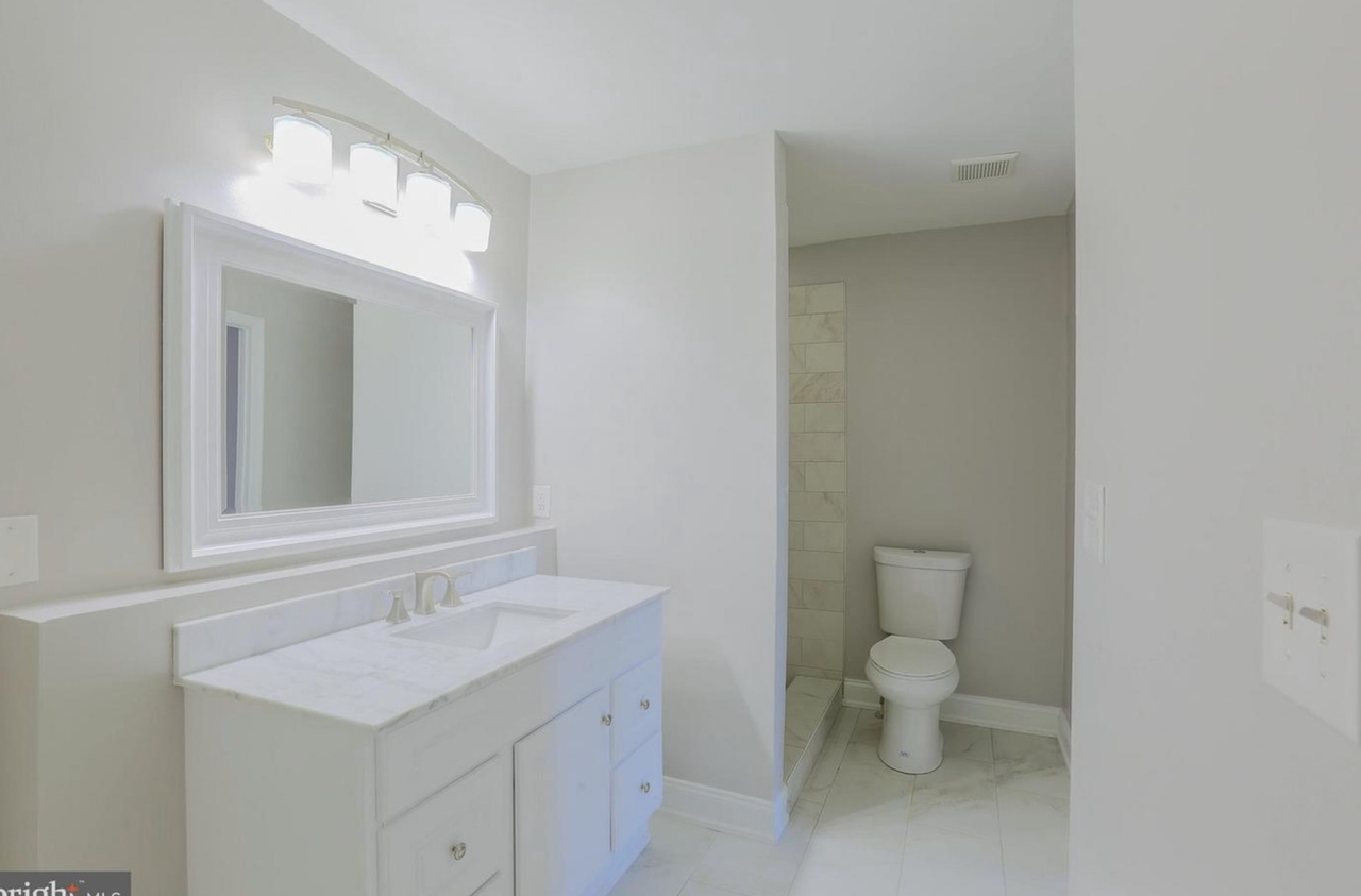 711 Scott St - Photo 2 of 8