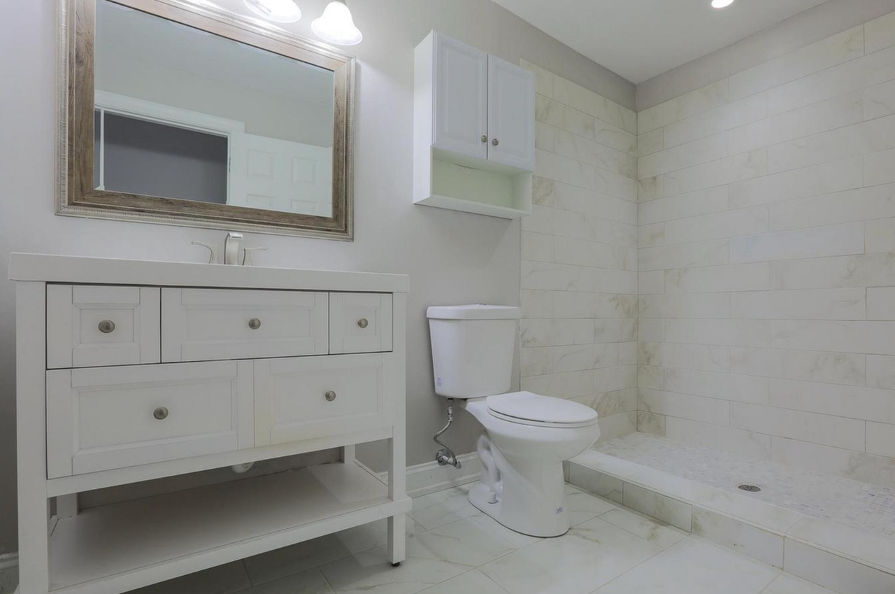 711 Scott St - Photo 3 of 8