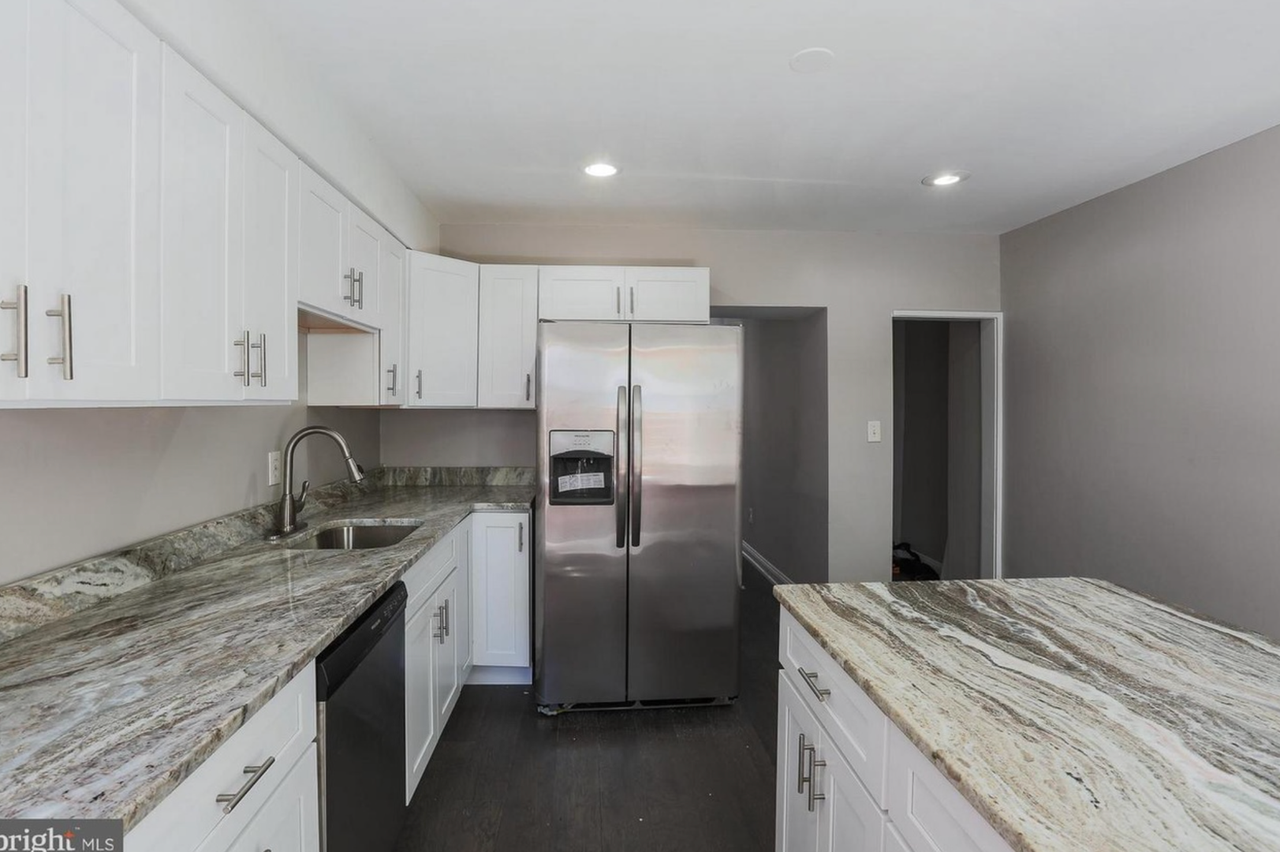 711 Scott St - Photo 6 of 8