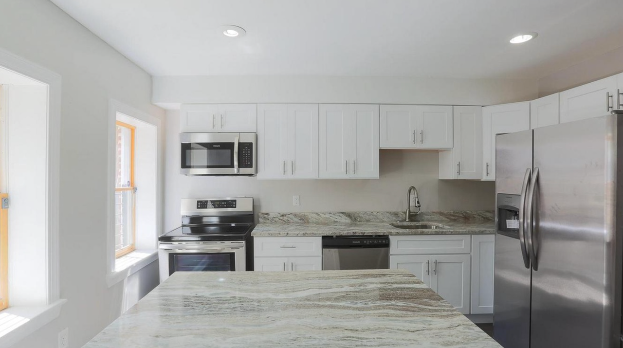 711 Scott St - Photo 6 of 9