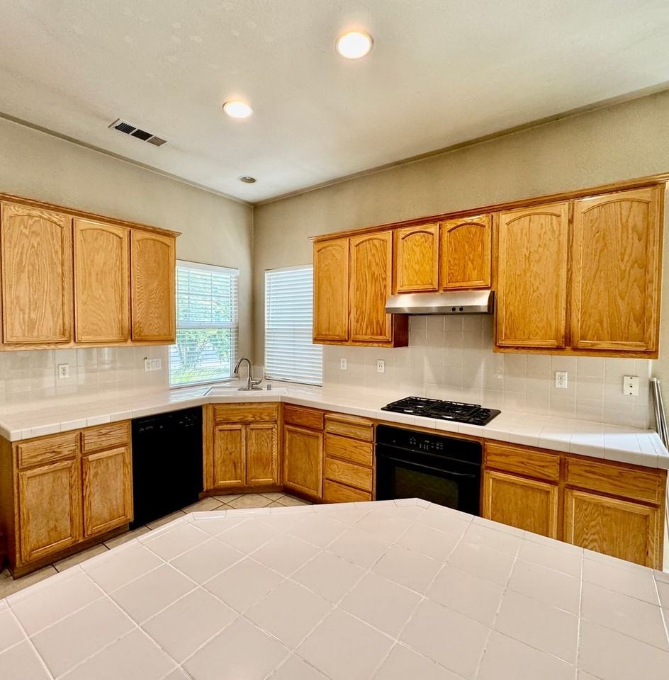 1657 Sugarpine Ct - Photo 3 of 11