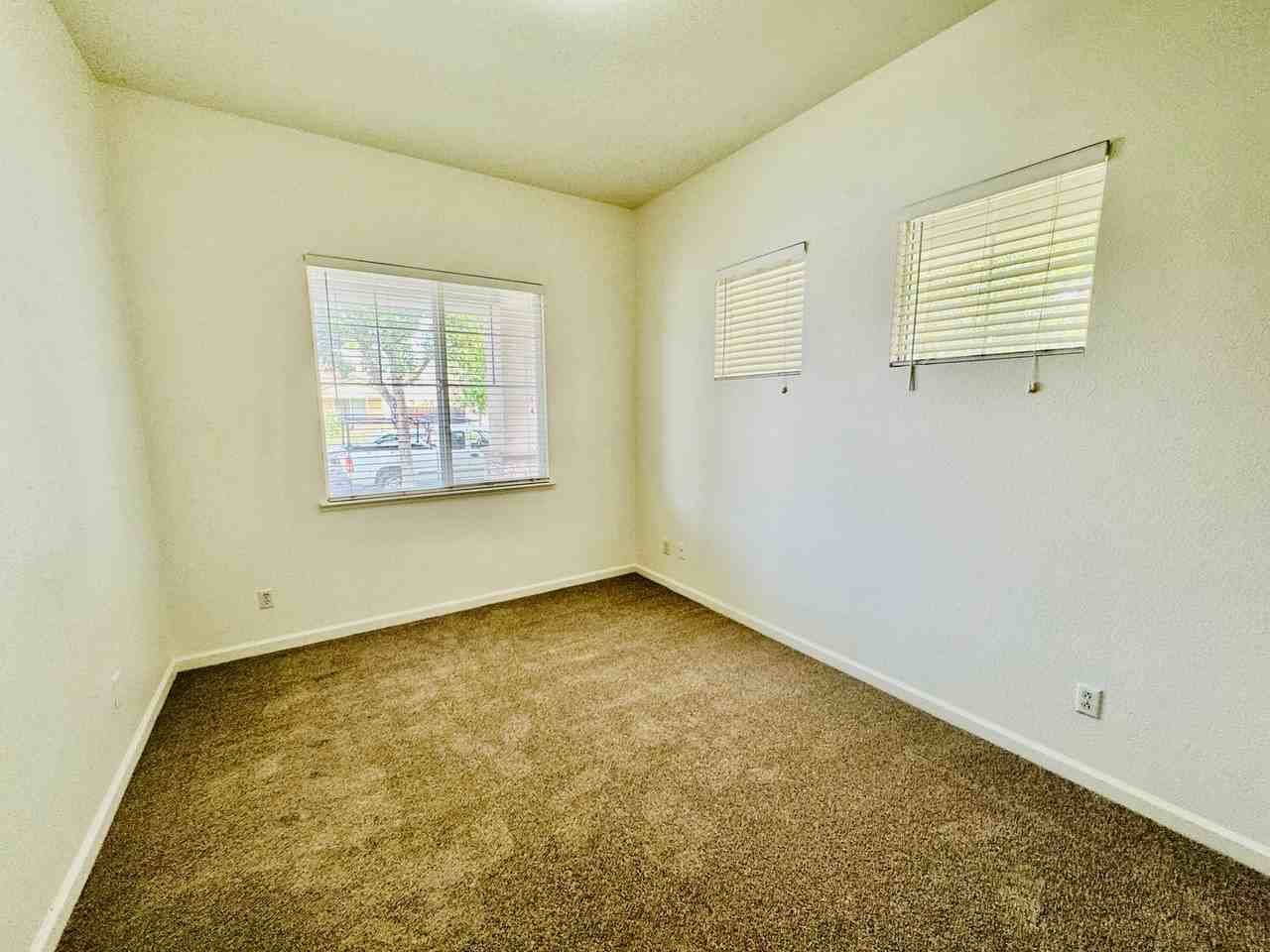 1657 Sugarpine Ct - Photo 4 of 11