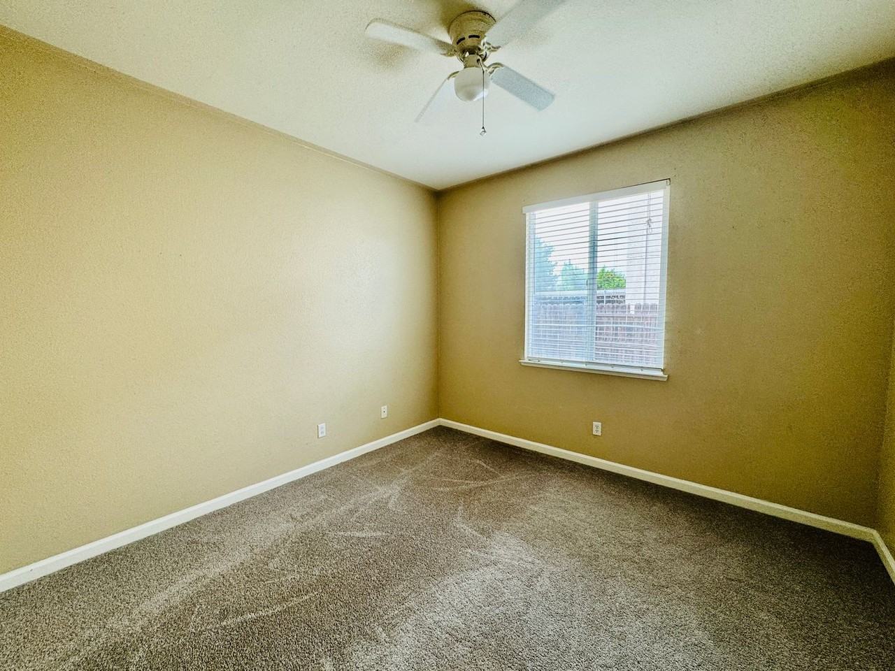 1657 Sugarpine Ct - Photo 5 of 11