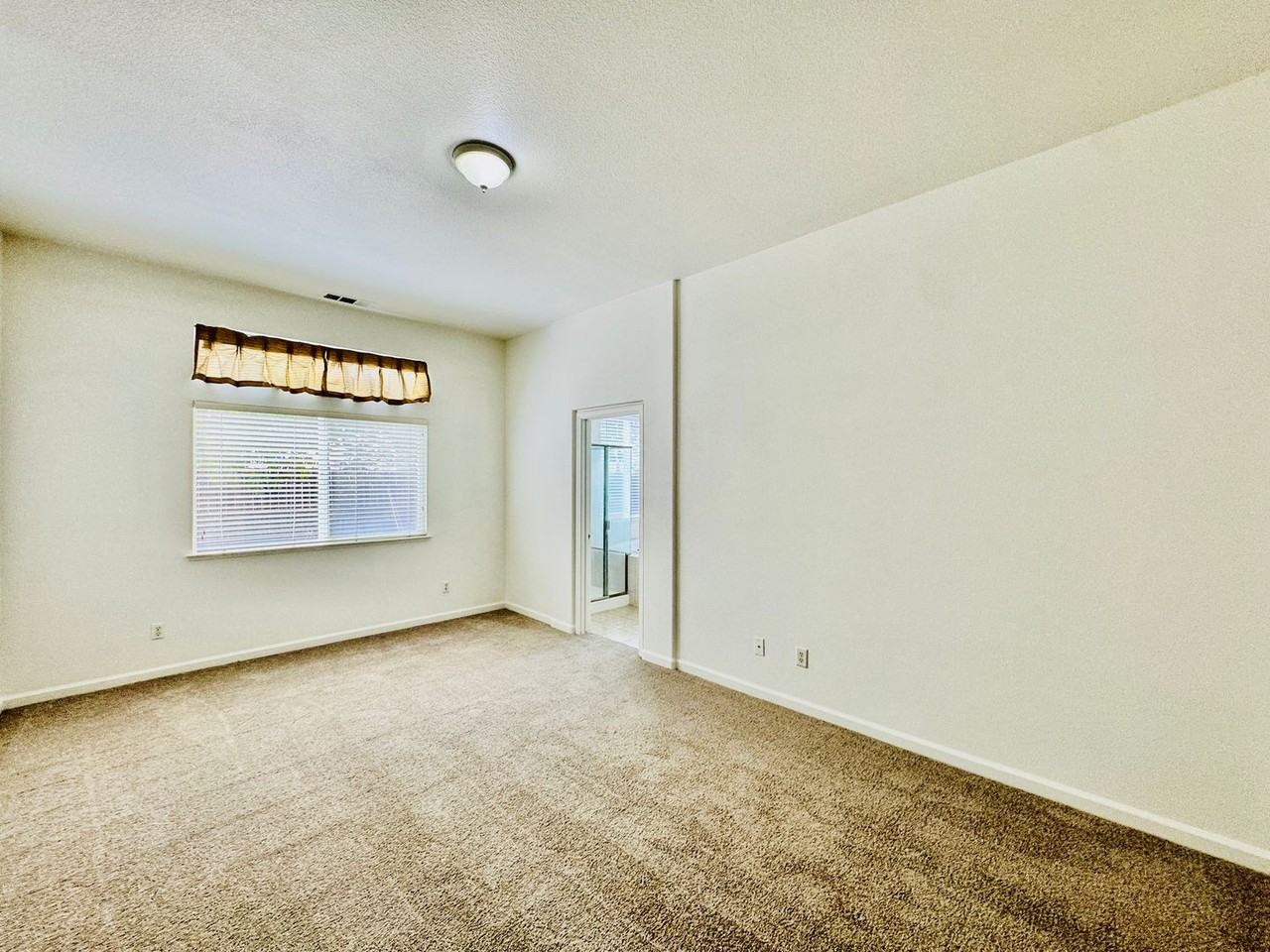 1657 Sugarpine Ct - Photo 6 of 11