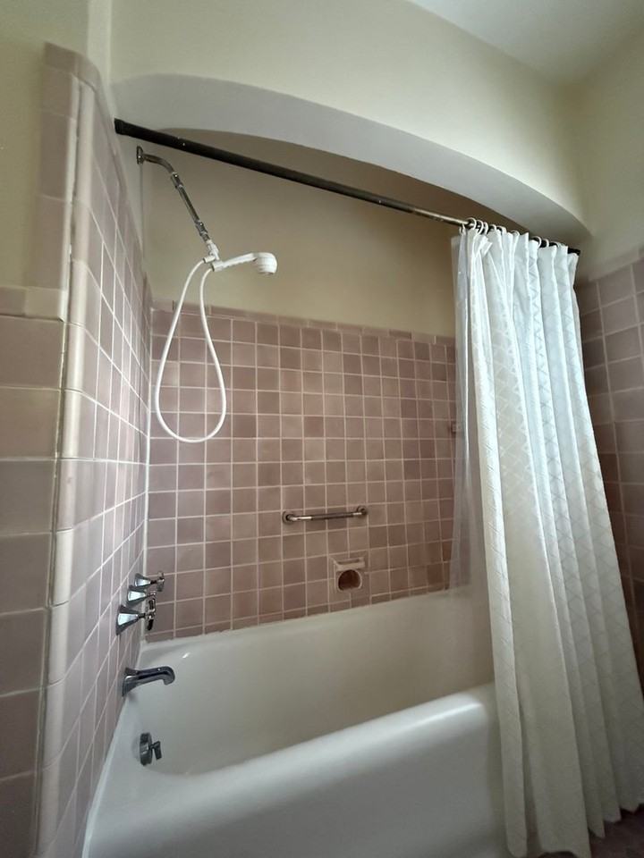945 Harcourt Rd - Photo 3 of 24