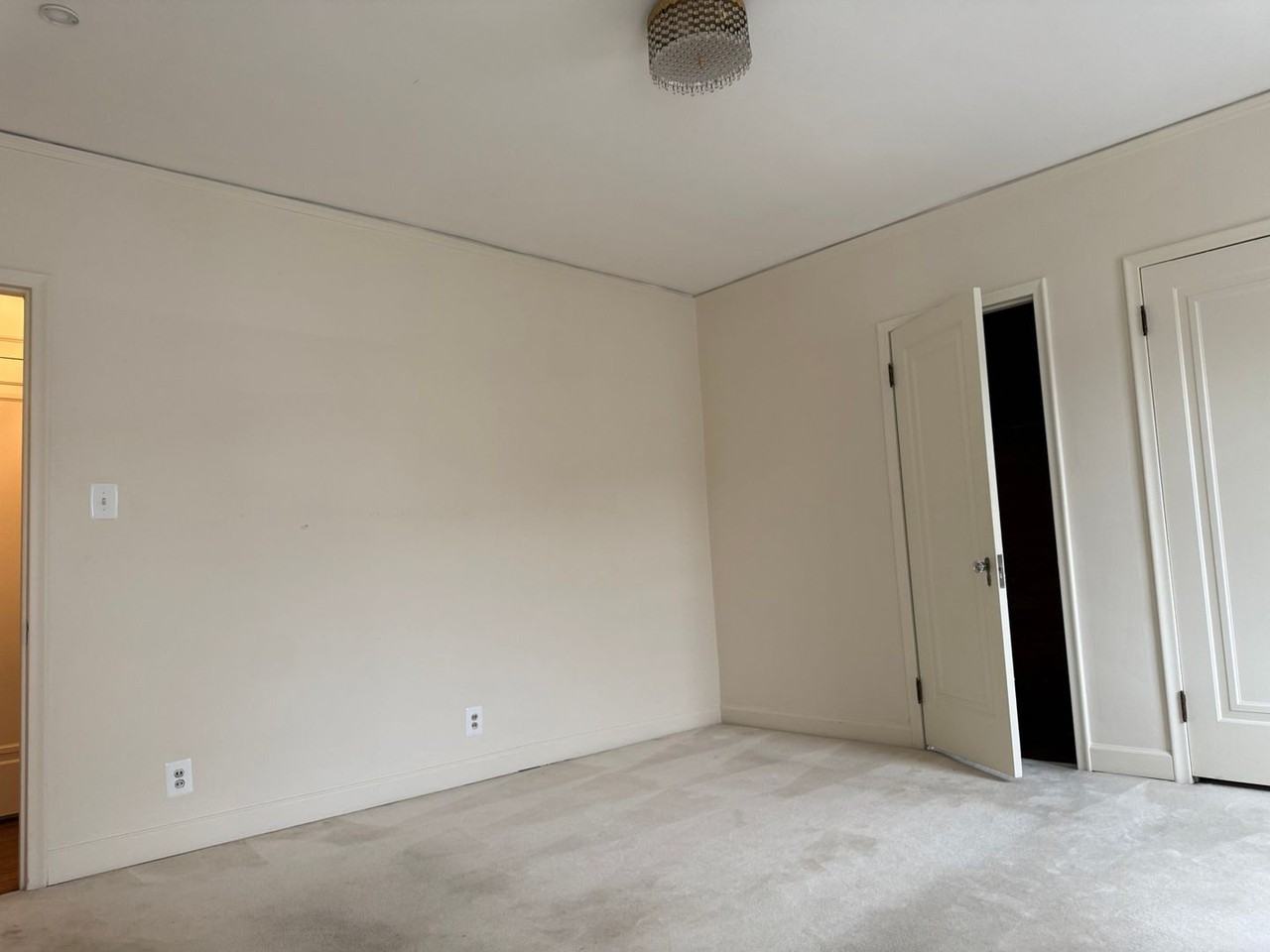 945 Harcourt Rd - Photo 6 of 24