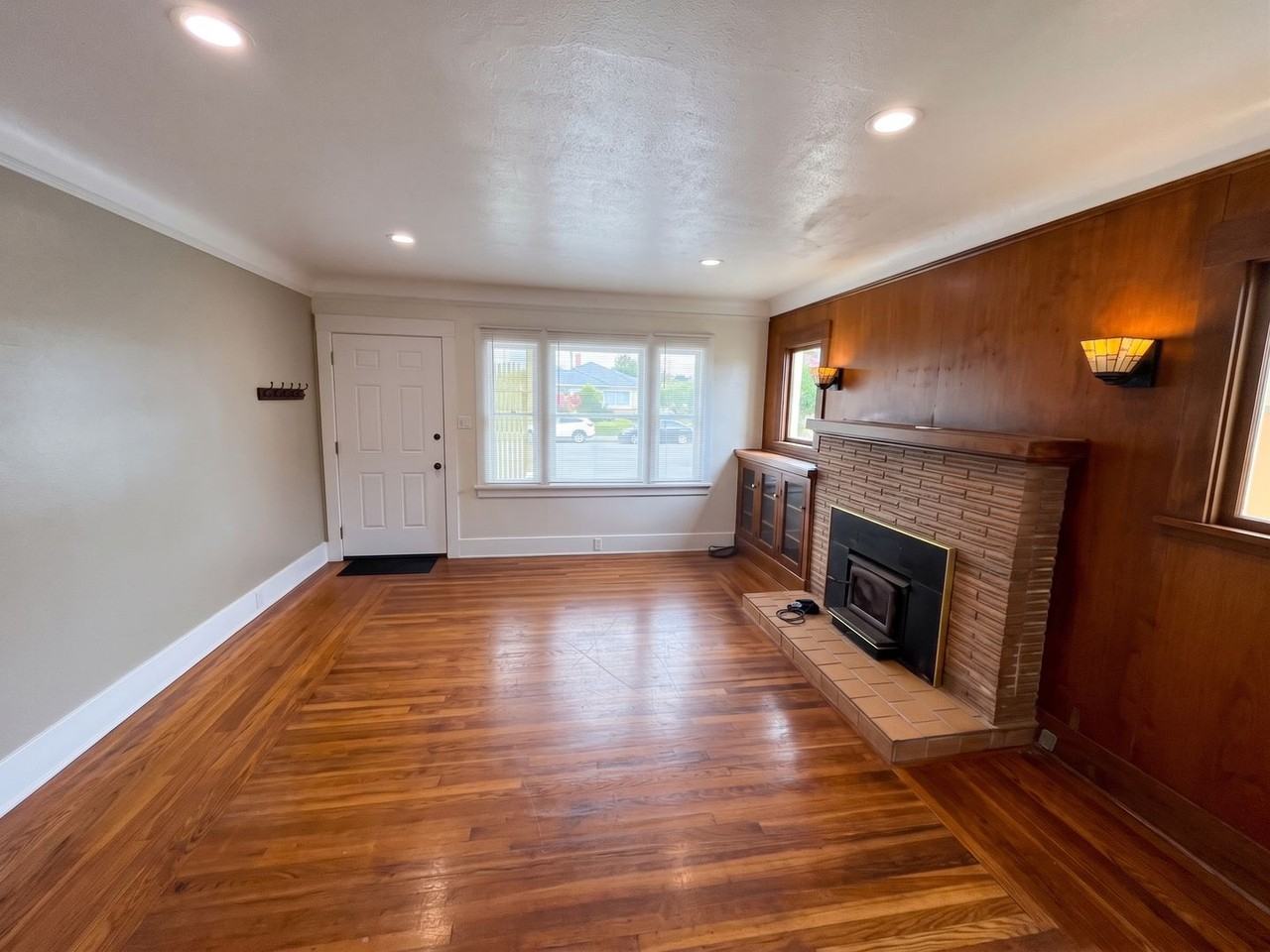 2726 J St - Photo 2 of 23