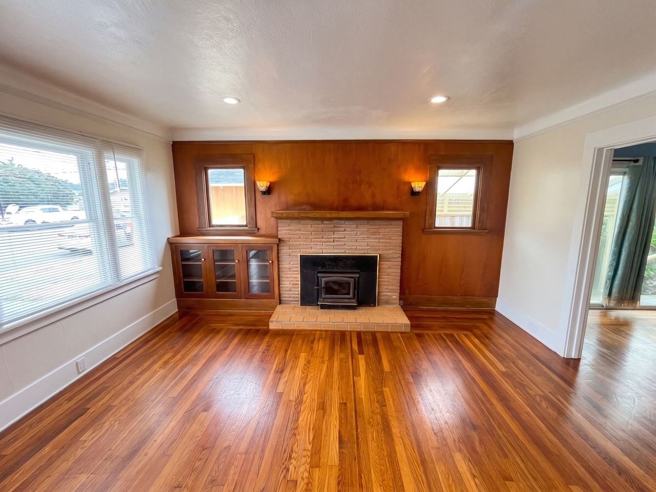 2726 J St - Photo 3 of 23