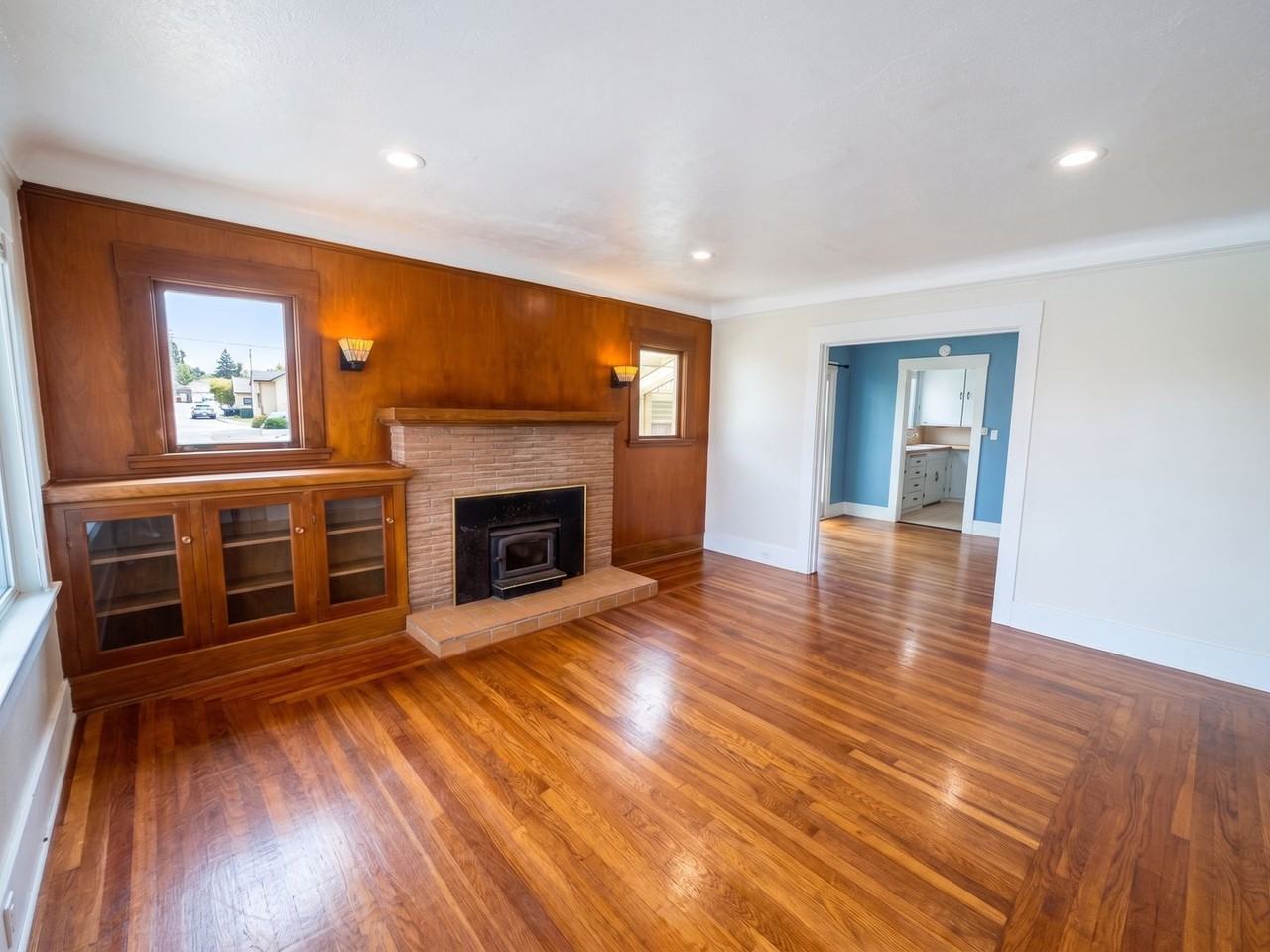 2726 J St - Photo 5 of 23