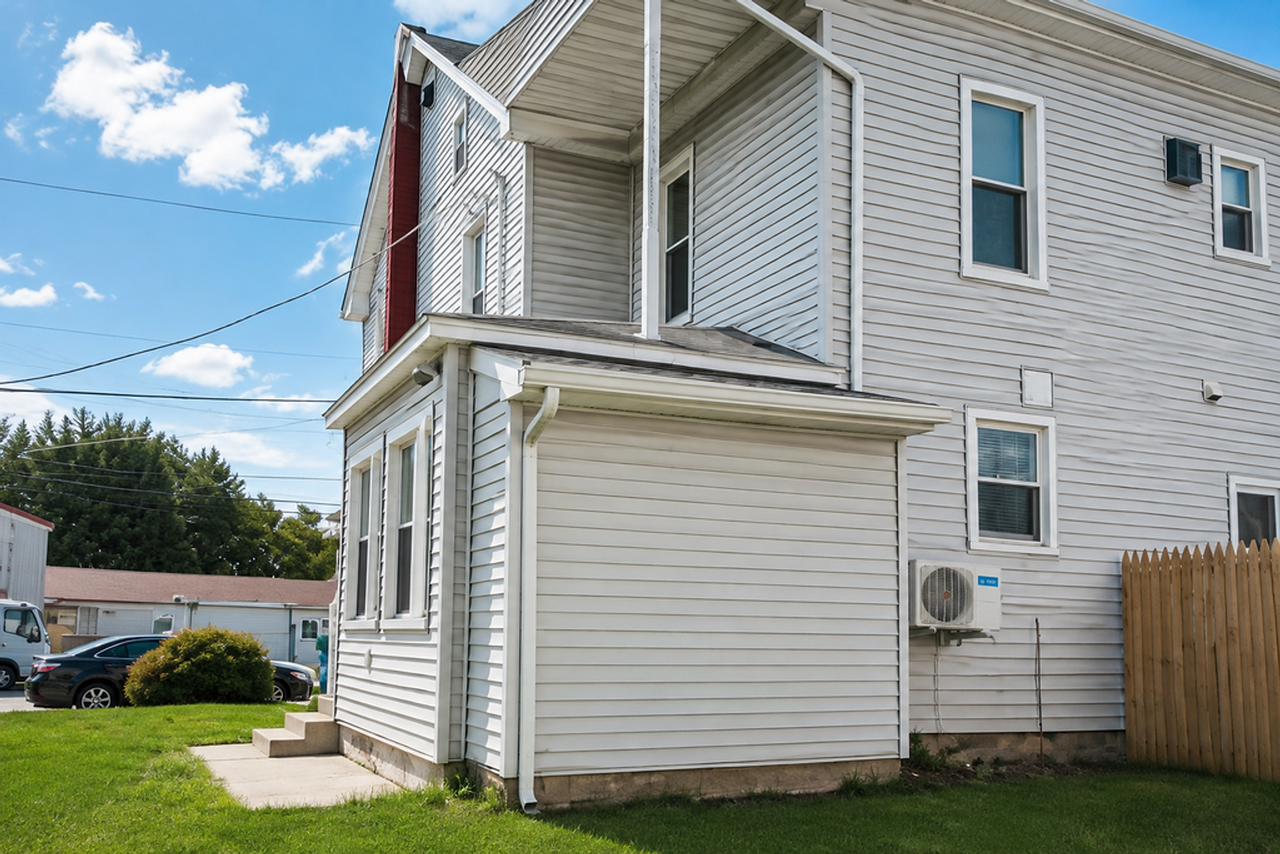 412 Allen St - Photo 3 of 33