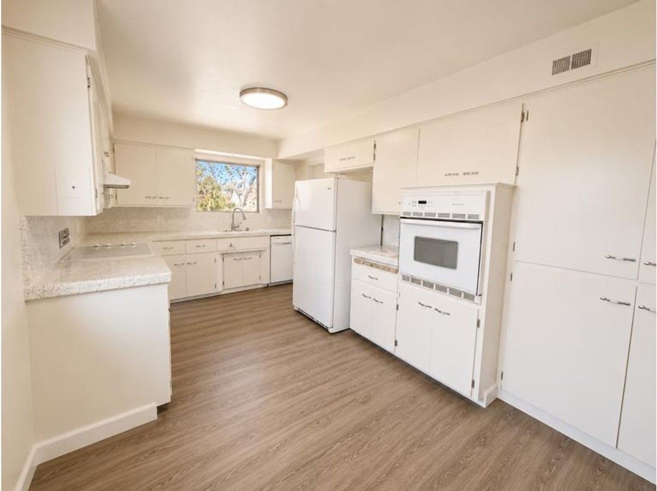 5240 Prosperity Ln - Photo 4 of 11