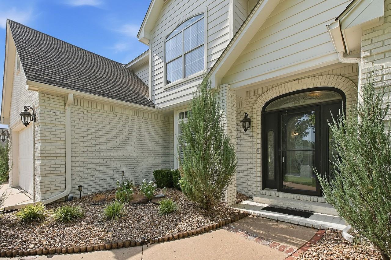 408 Fairway Ct - Photo 3 of 50