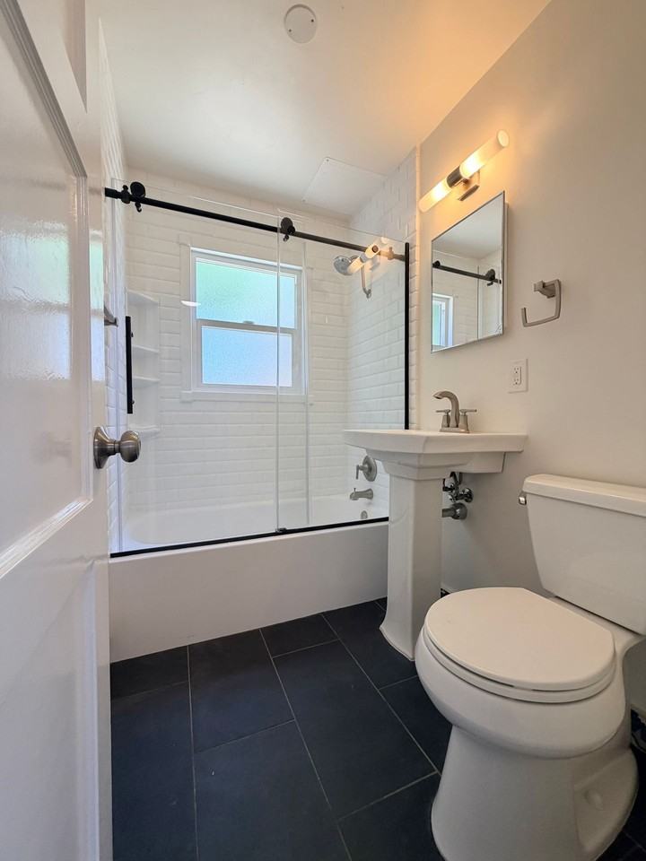 102 N Kalorama St - Photo 5 of 42