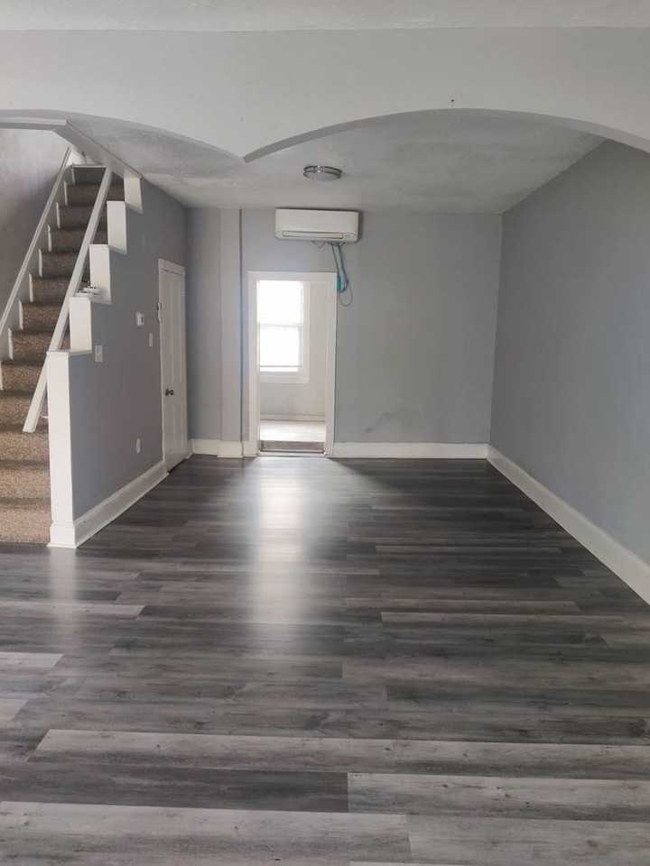 1712 W Juniata St - Photo 2 of 7