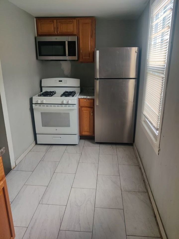 1712 W Juniata St - Photo 3 of 7