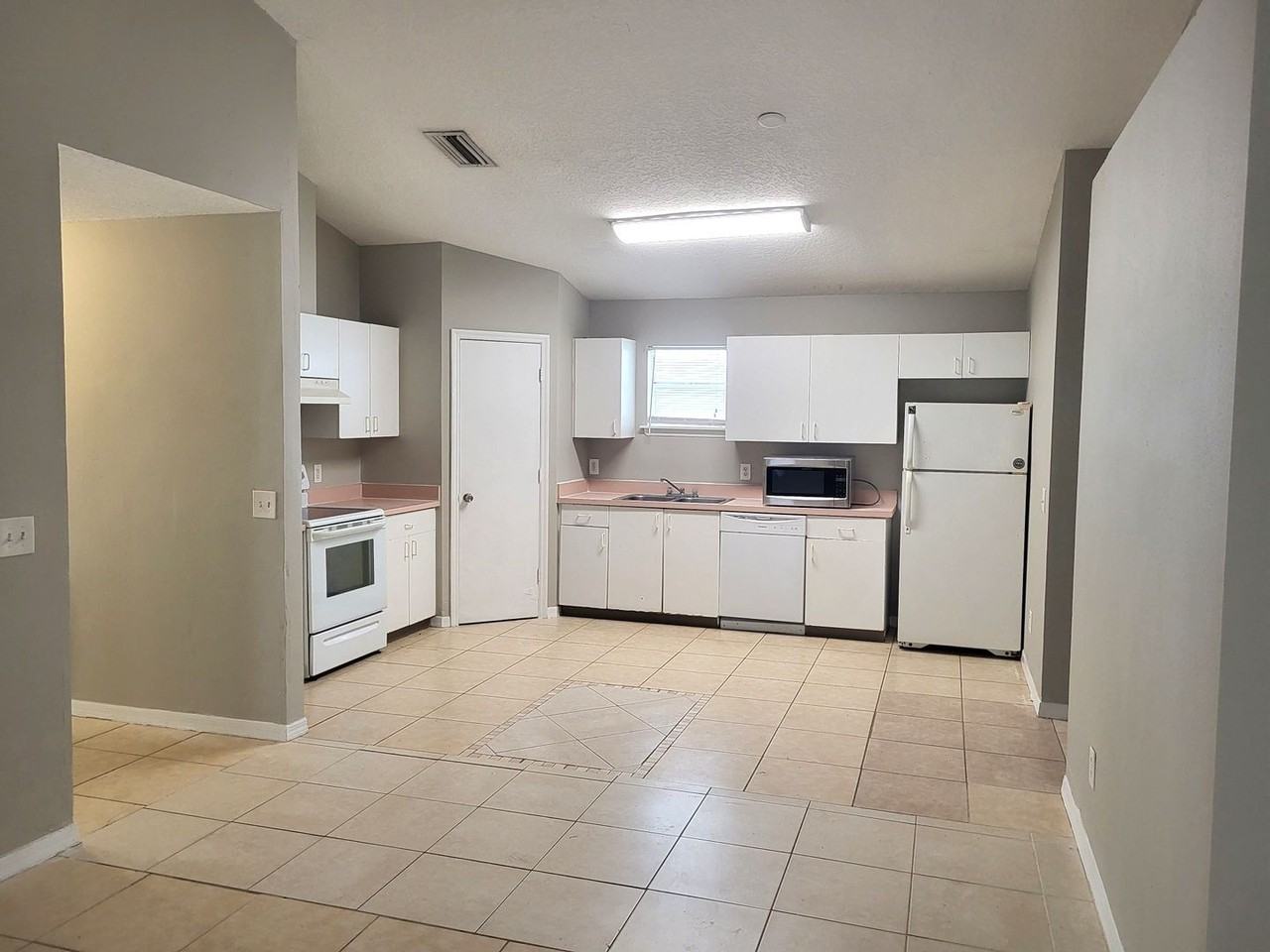 1565 18th Ave Sw - Photo 5 of 9