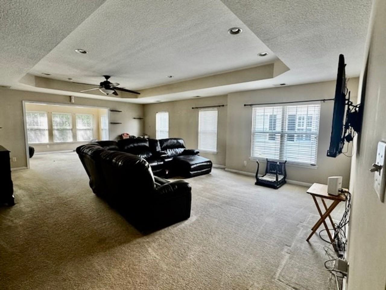 949 Turtle Pond Ln - Photo 3 of 11